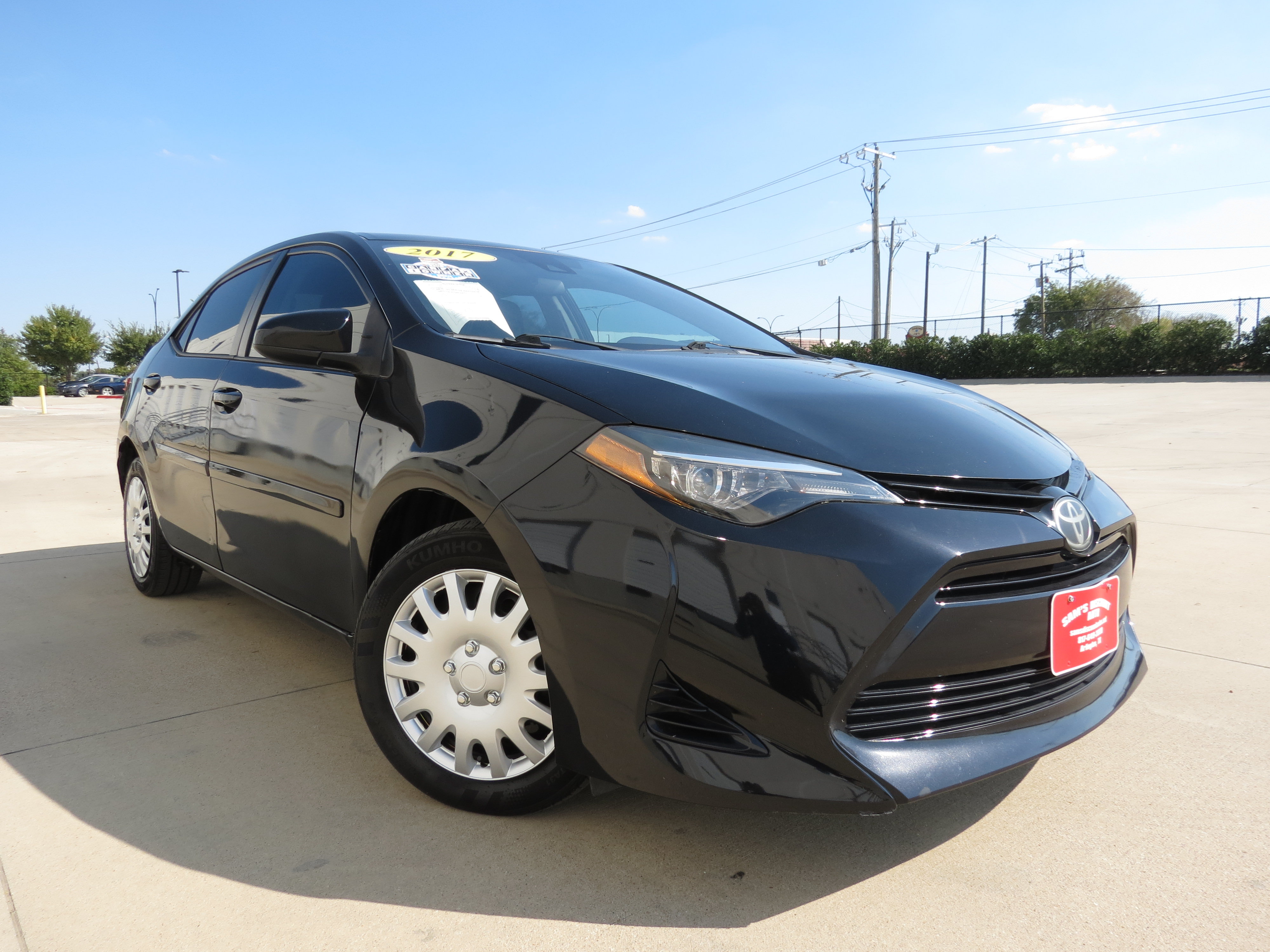 Used 2017 Toyota Corolla LE FWD image 2