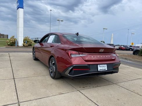 Used 2025 Hyundai Elantra Limited FWD image 9