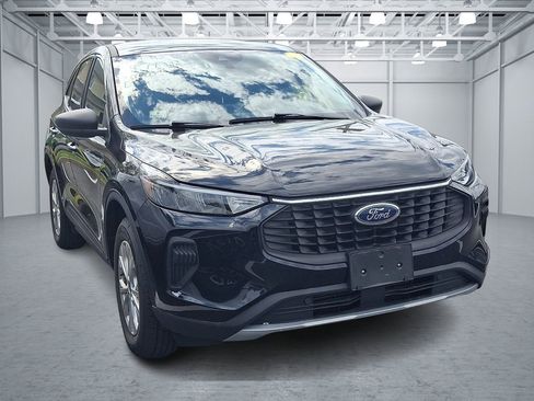 Used 2024 Ford Escape Active AWD/4WD image 3