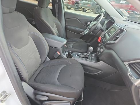 Used 2020 Jeep Cherokee Latitude AWD/4WD image 24