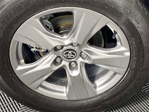 Used 2022 Toyota RAV4 XLE w/ Convenience Package image 31