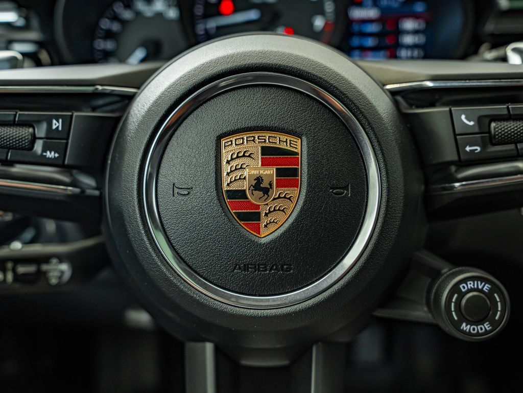 Certified 2026 Porsche Macan AWD/4WD image 30