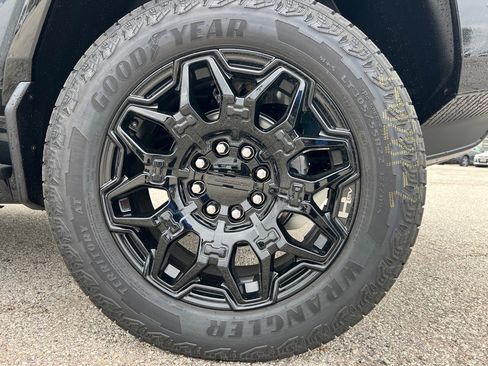 New 2025 GMC Hummer EV 2X image 3