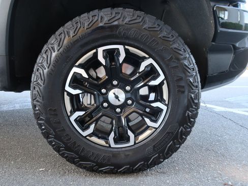 Certified 2025 Chevrolet Silverado 1500 ZR2 w/ Technology Package AWD/4WD image 46