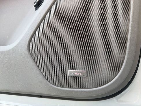 Used 2023 GMC Acadia SLT image 36