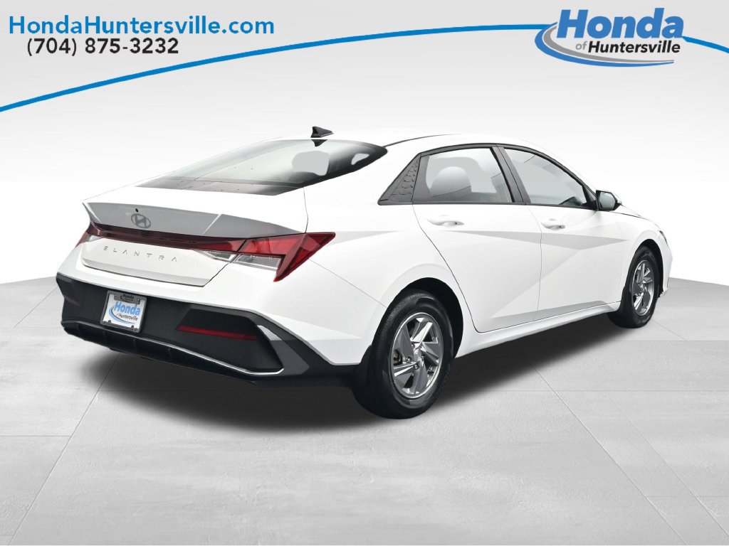 Used 2024 Hyundai Elantra SE FWD image 8
