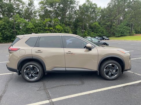 Used 2024 Nissan Rogue SV FWD image 21