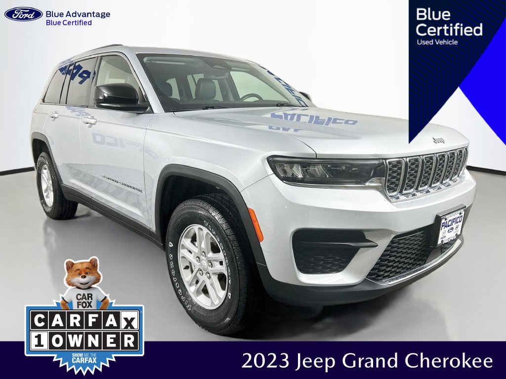 Used 2023 Jeep Grand Cherokee Laredo w/ Luxury Tech Group I AWD/4WD image 1