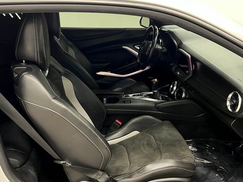 Used 2019 Chevrolet Camaro SS RWD image 34