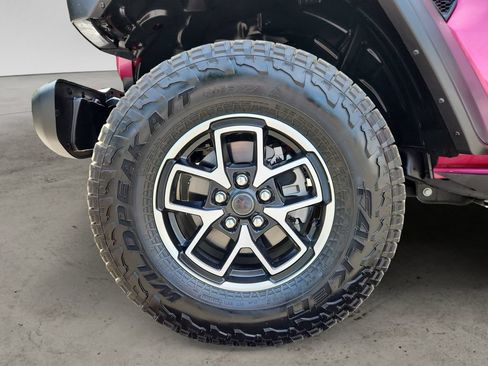 Used 2024 Jeep Gladiator Rubicon AWD/4WD image 14