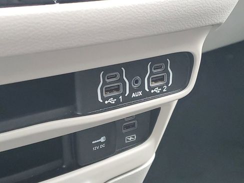 Used 2022 Chrysler Pacifica Touring-L image 24