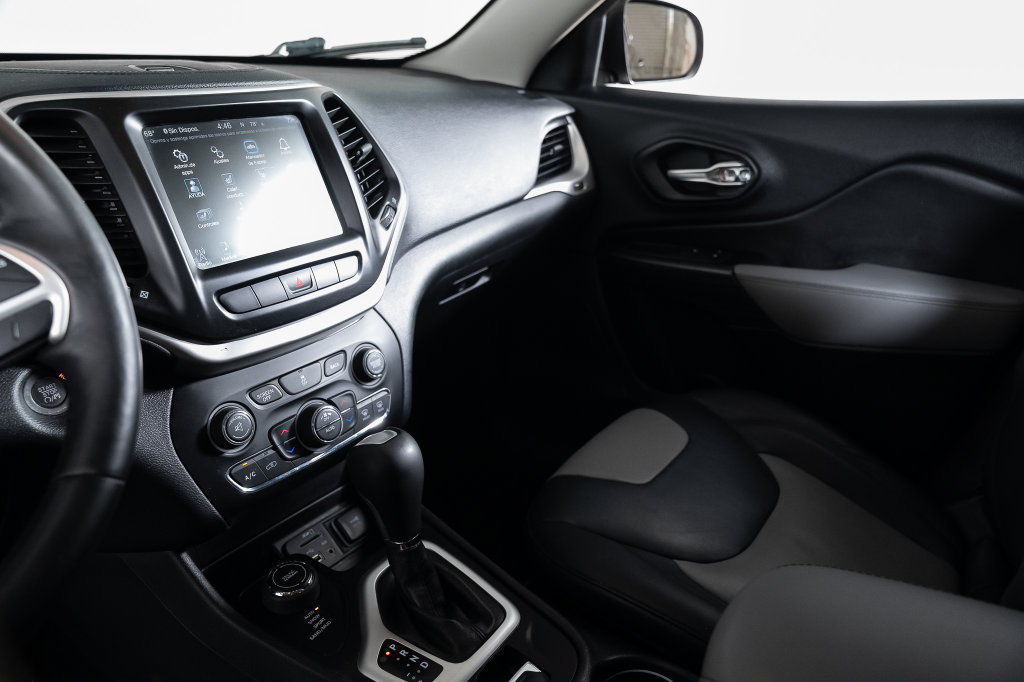 Used 2014 Jeep Cherokee Limited AWD/4WD image 25