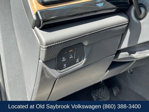 Used 2025 Volkswagen Atlas SE AWD/4WD image 39