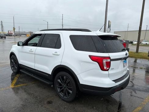 Used 2019 Ford Explorer XLT w/ Equipment Group 202A AWD/4WD image 5