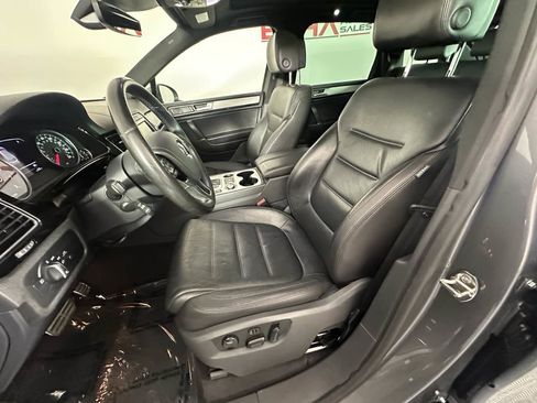Used 2017 Volkswagen Touareg Wolfsburg Edition image 24