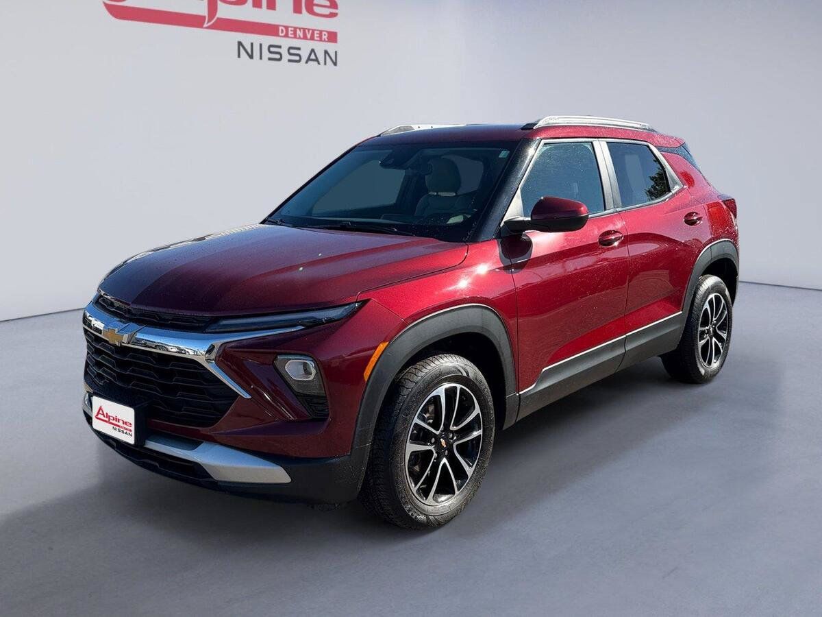 Used 2025 Chevrolet TrailBlazer LT AWD/4WD image 1