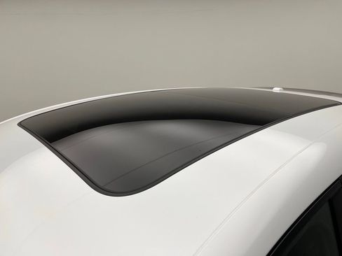 Used 2025 Porsche Macan image 52