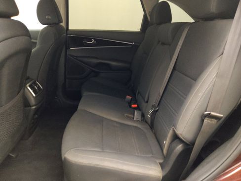 Used 2020 Kia Sorento LX image 18