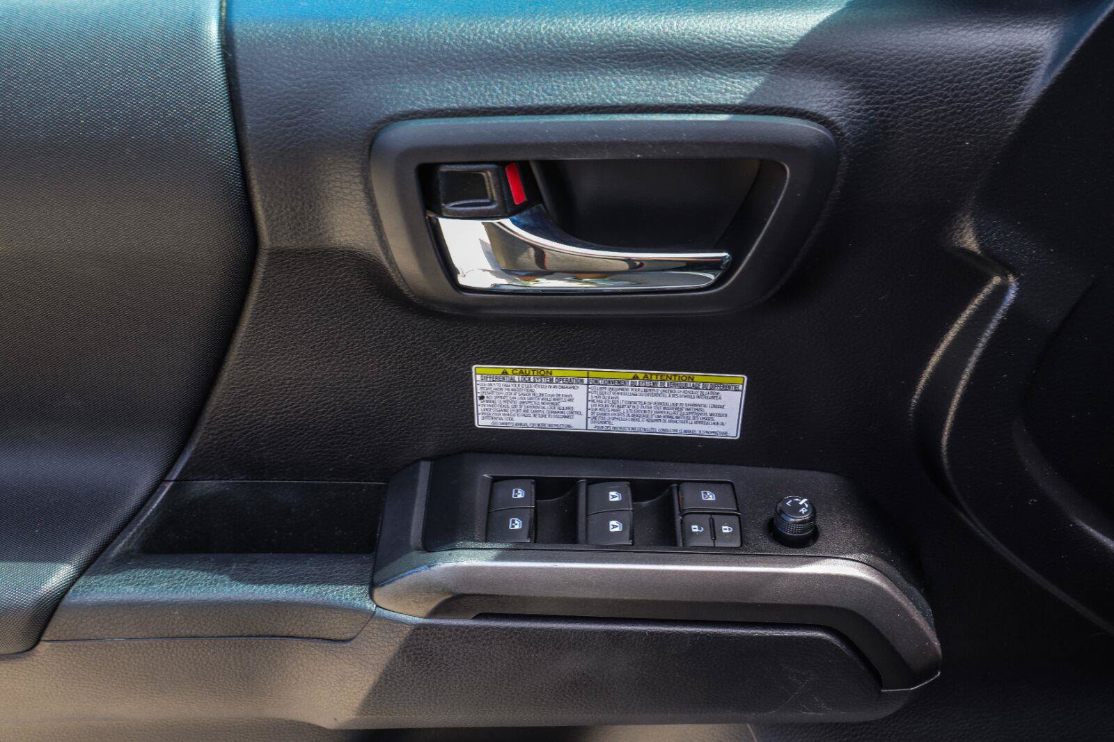 Used 2020 Toyota Tacoma TRD Off-Road AWD/4WD image 36