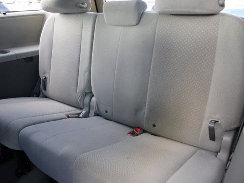 Used 2014 Toyota Sienna LE FWD image 6