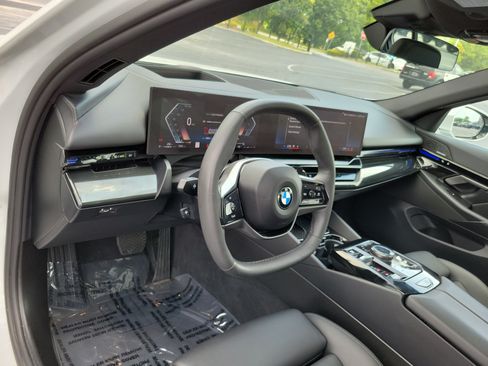 Used 2024 BMW 530i xDrive AWD/4WD image 20