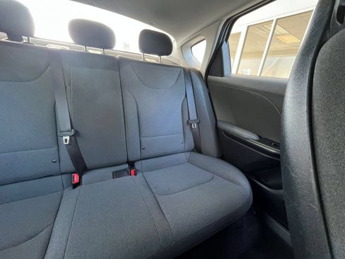 Used 2025 Kia K4 FWD image 36