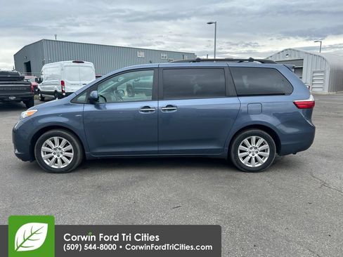 Used 2017 Toyota Sienna XLE w/ XLE Navigation Package AWD/4WD image 8