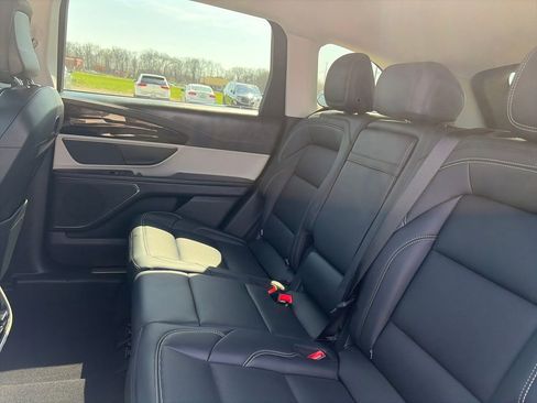 Used 2025 Lincoln Nautilus Premier image 30