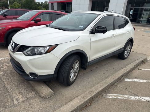 Used 2017 Nissan Rogue Sport SV w/ SV Premium Package FWD image 1