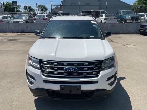 Used 2017 Ford Explorer 4WD image 3