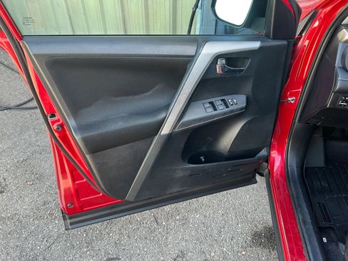Used 2015 Toyota RAV4 XLE FWD image 6