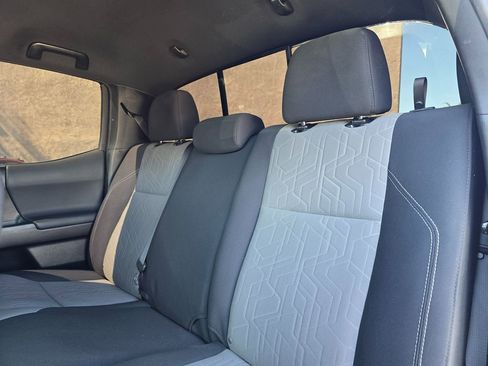 Used 2020 Toyota Tacoma TRD Sport w/ Technology Package image 19