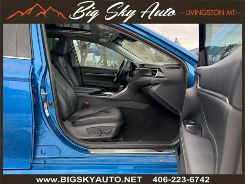 Used 2018 Toyota Camry XSE image 19