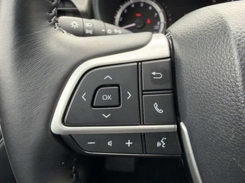 Certified 2025 Toyota Highlander LE FWD image 26