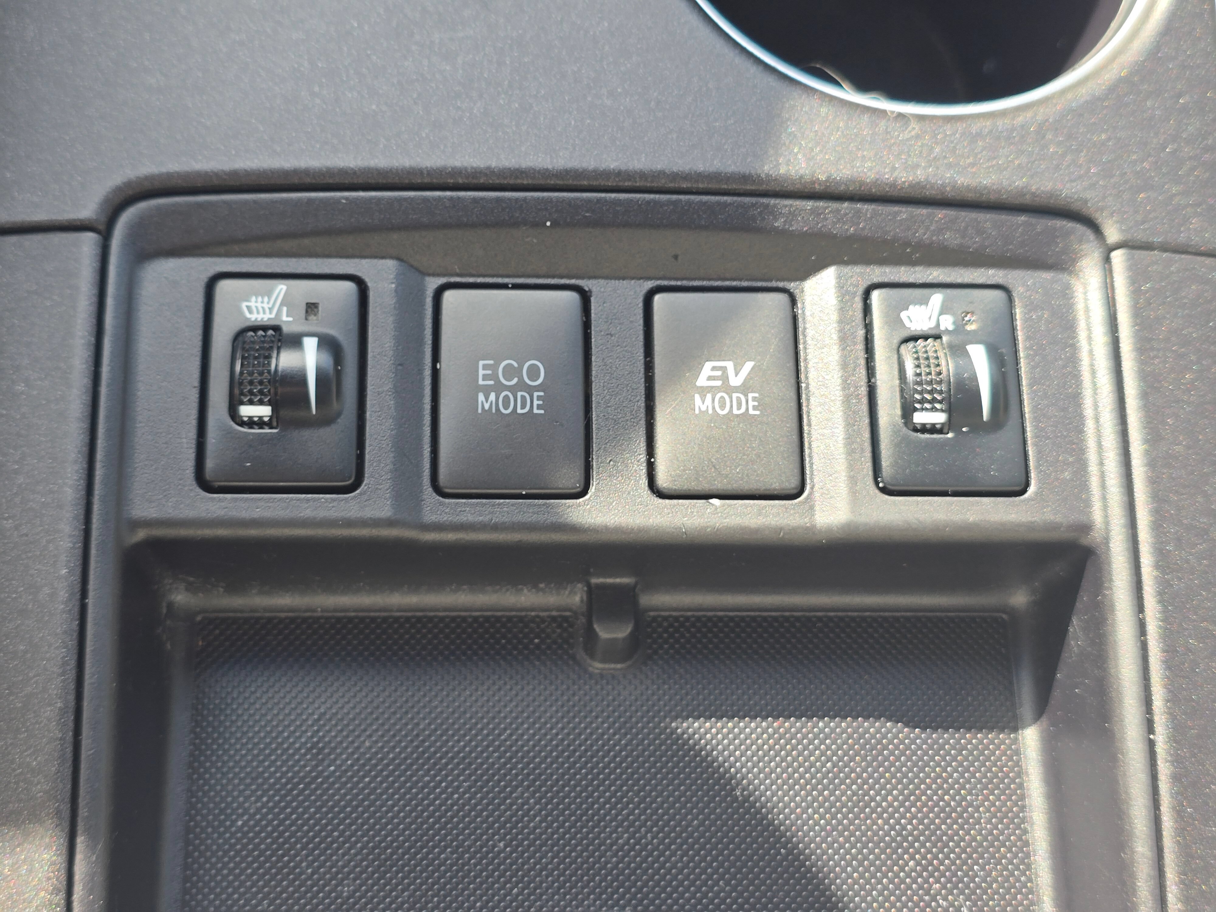 Used 2016 Toyota Camry XLE w/ Moonroof Package FWD image 30