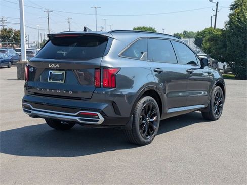 Used 2022 Kia Sorento SX image 3