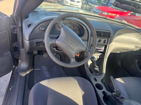 Used 2004 Ford Mustang Base 2dr Fastback image 9