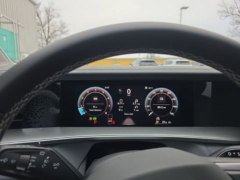 New 2026 Volkswagen Tiguan SE image 14