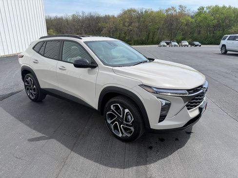 New 2026 Chevrolet Trax RS FWD image 7