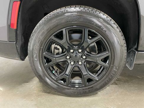 Used 2024 Jeep Wagoneer L Series II AWD/4WD image 6