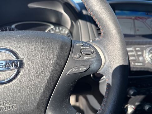 Used 2020 Nissan Pathfinder SL image 8