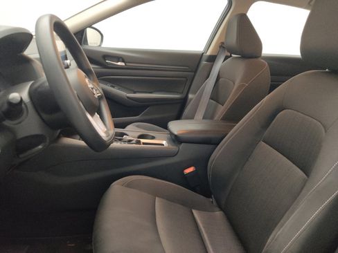 Used 2025 Nissan Altima 2.5 SV FWD image 17