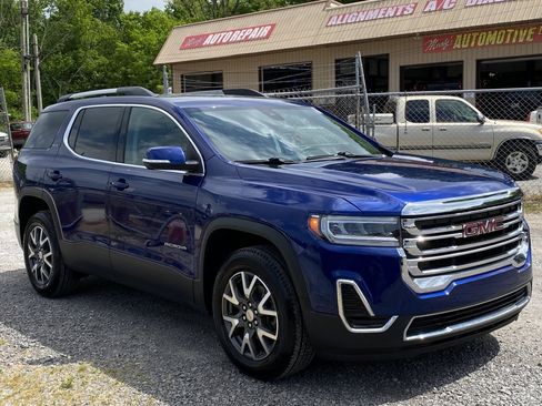 Used 2023 GMC Acadia SLE w/ Driver Convenience Package image 3