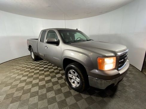 Used 2007 GMC Sierra 1500 SLT w/ SLE/SLT Trailering Package image 3