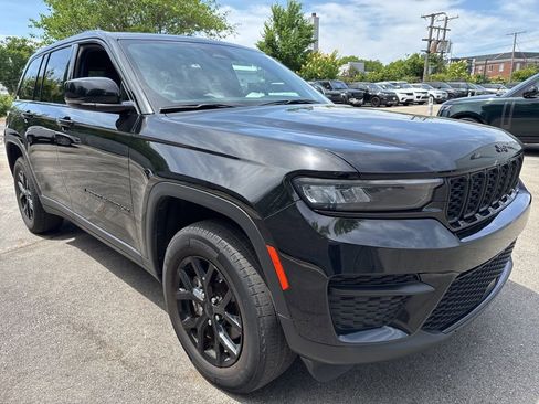 Used 2024 Jeep Grand Cherokee Altitude AWD/4WD image 6