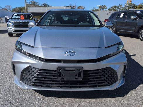 Used 2025 Toyota Camry LE image 9