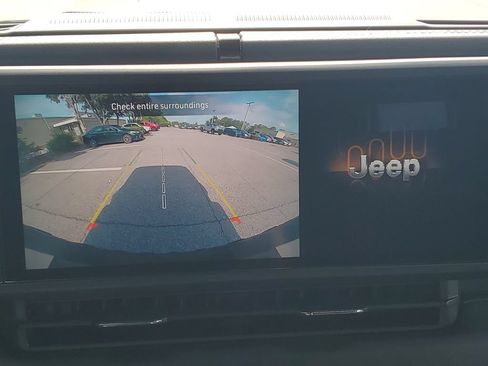 Used 2024 Jeep Wrangler Unlimited Rubicon 4xe AWD/4WD image 19