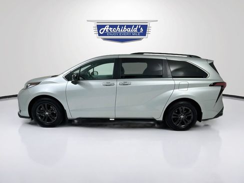 Used 2024 Toyota Sienna XSE AWD/4WD image 5