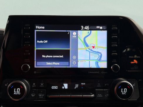 Used 2021 Toyota Highlander XLE AWD/4WD image 26