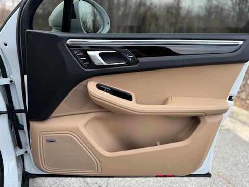 Used 2022 Porsche Macan image 18